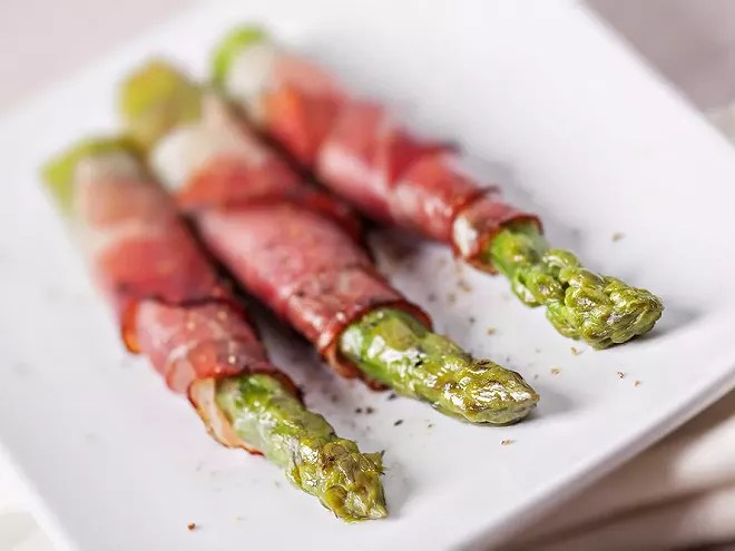 Asperges au jambon&nbsp;cru